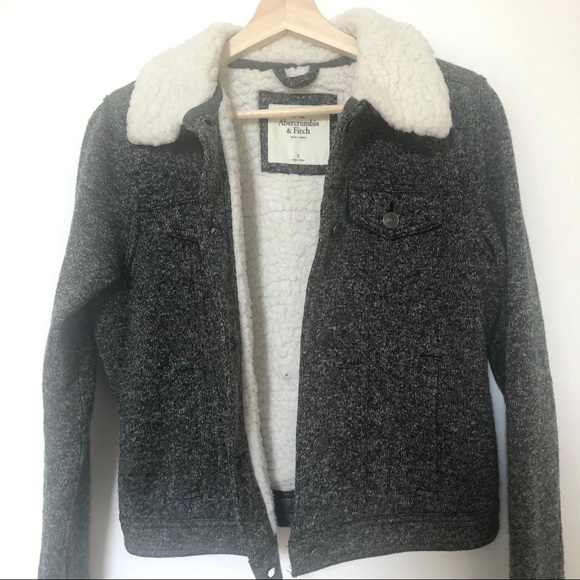 Abercrombie & Fitch Sherpa Lined Vest - Picture 5 of 13